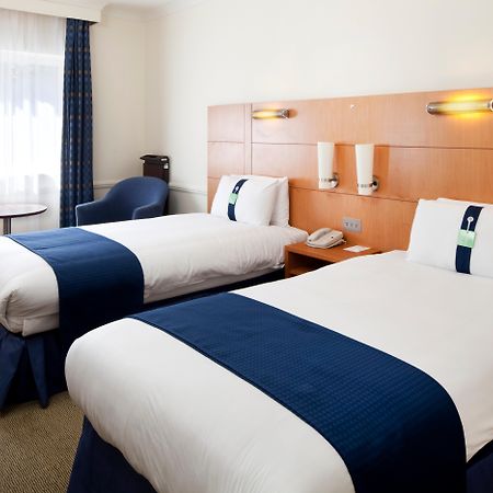 Holiday Inn Guildford By Ihg Екстериор снимка