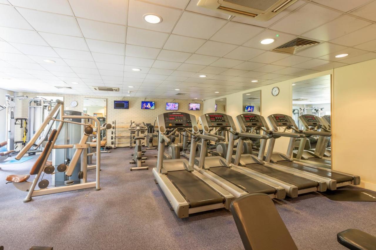 Holiday Inn Guildford By Ihg Екстериор снимка