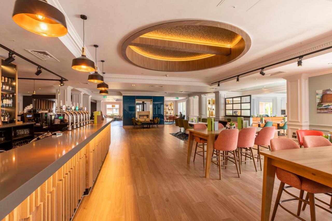Holiday Inn Guildford By Ihg Екстериор снимка