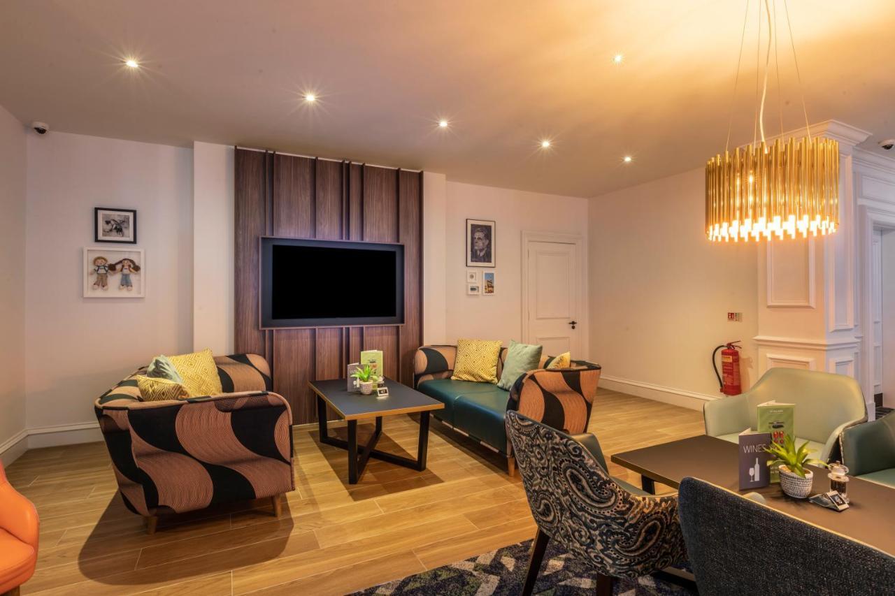 Holiday Inn Guildford By Ihg Екстериор снимка