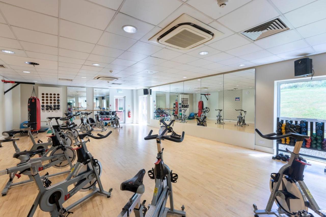 Holiday Inn Guildford By Ihg Екстериор снимка