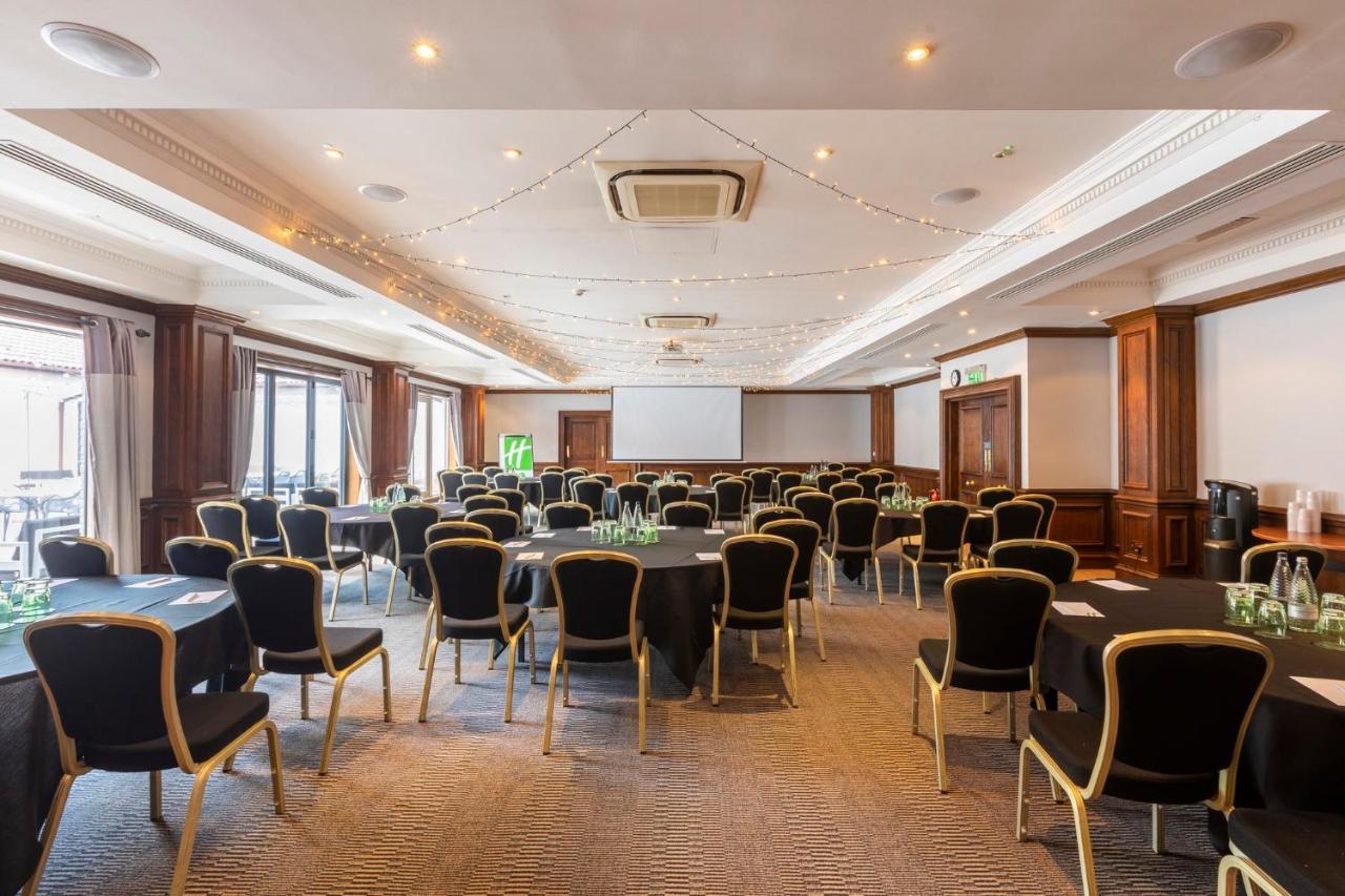 Holiday Inn Guildford By Ihg Екстериор снимка