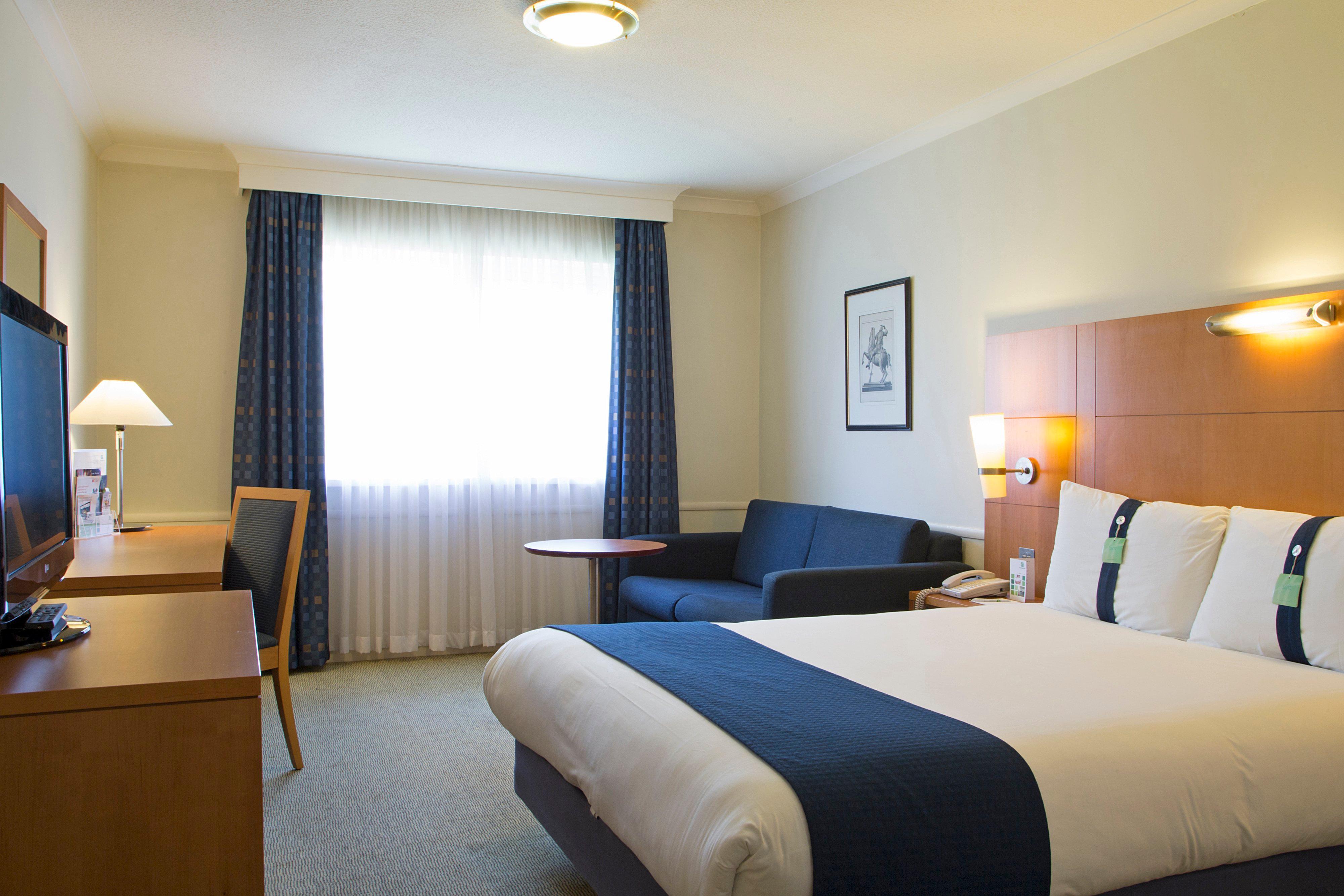 Holiday Inn Guildford By Ihg Екстериор снимка