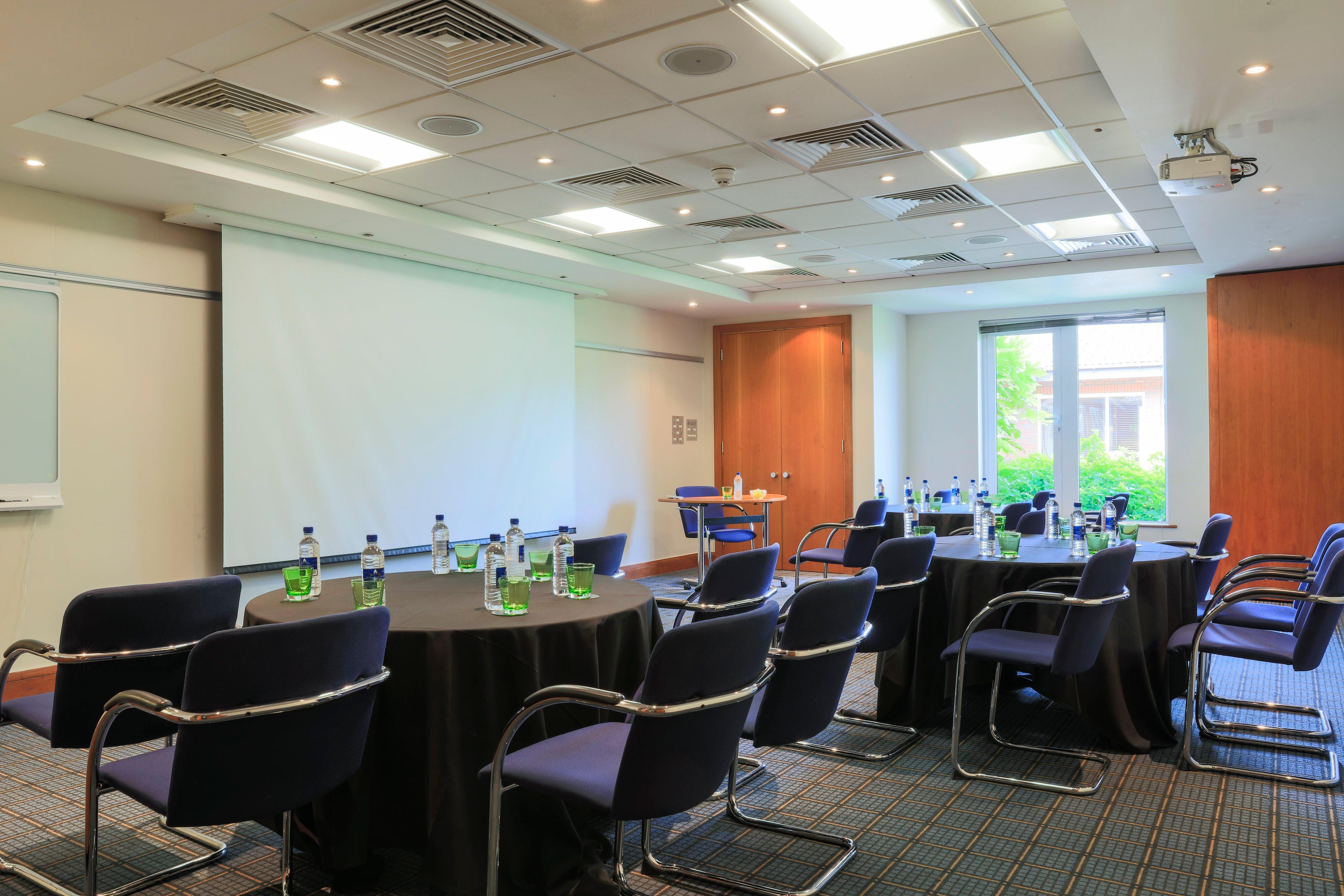 Holiday Inn Guildford By Ihg Екстериор снимка