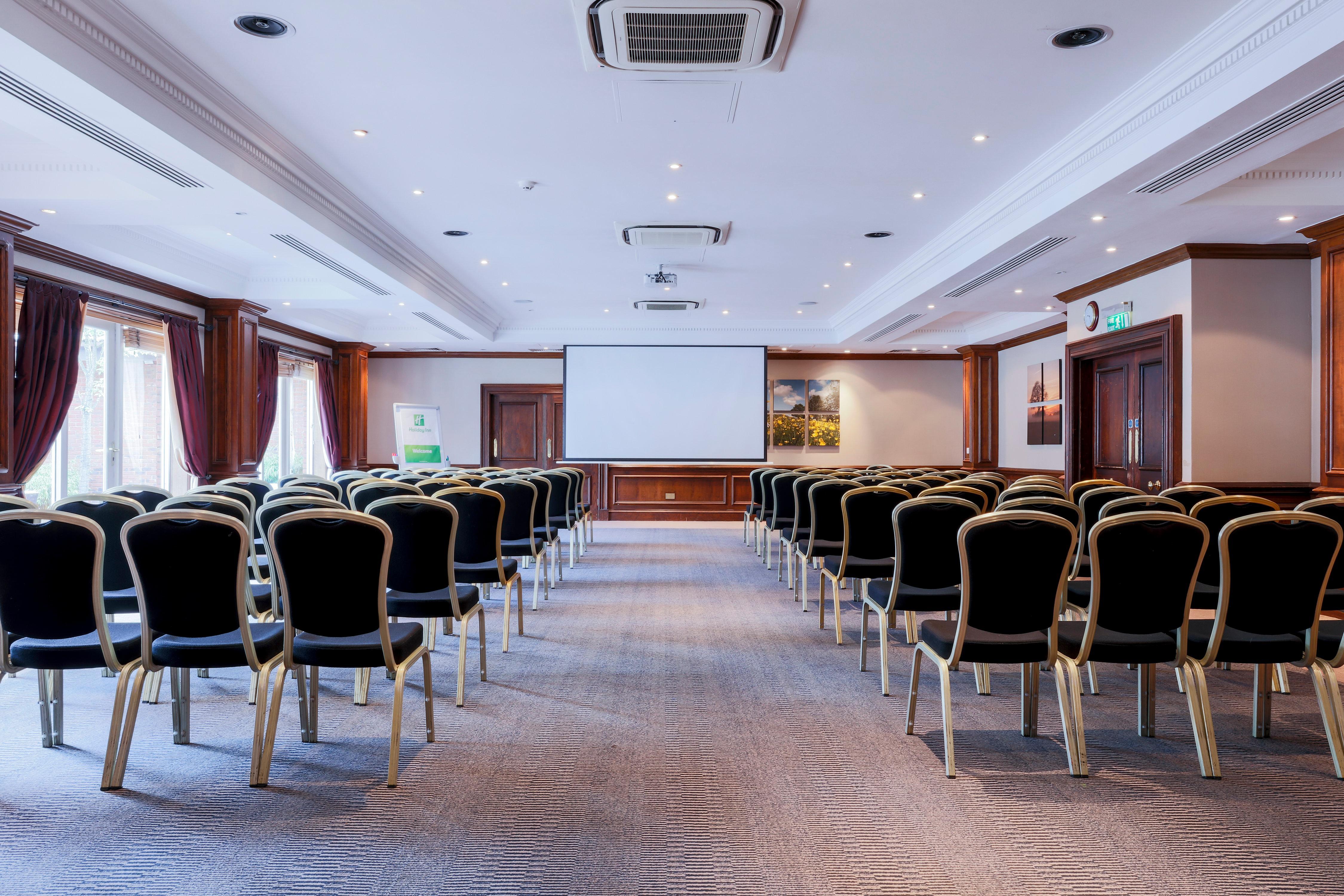 Holiday Inn Guildford By Ihg Екстериор снимка