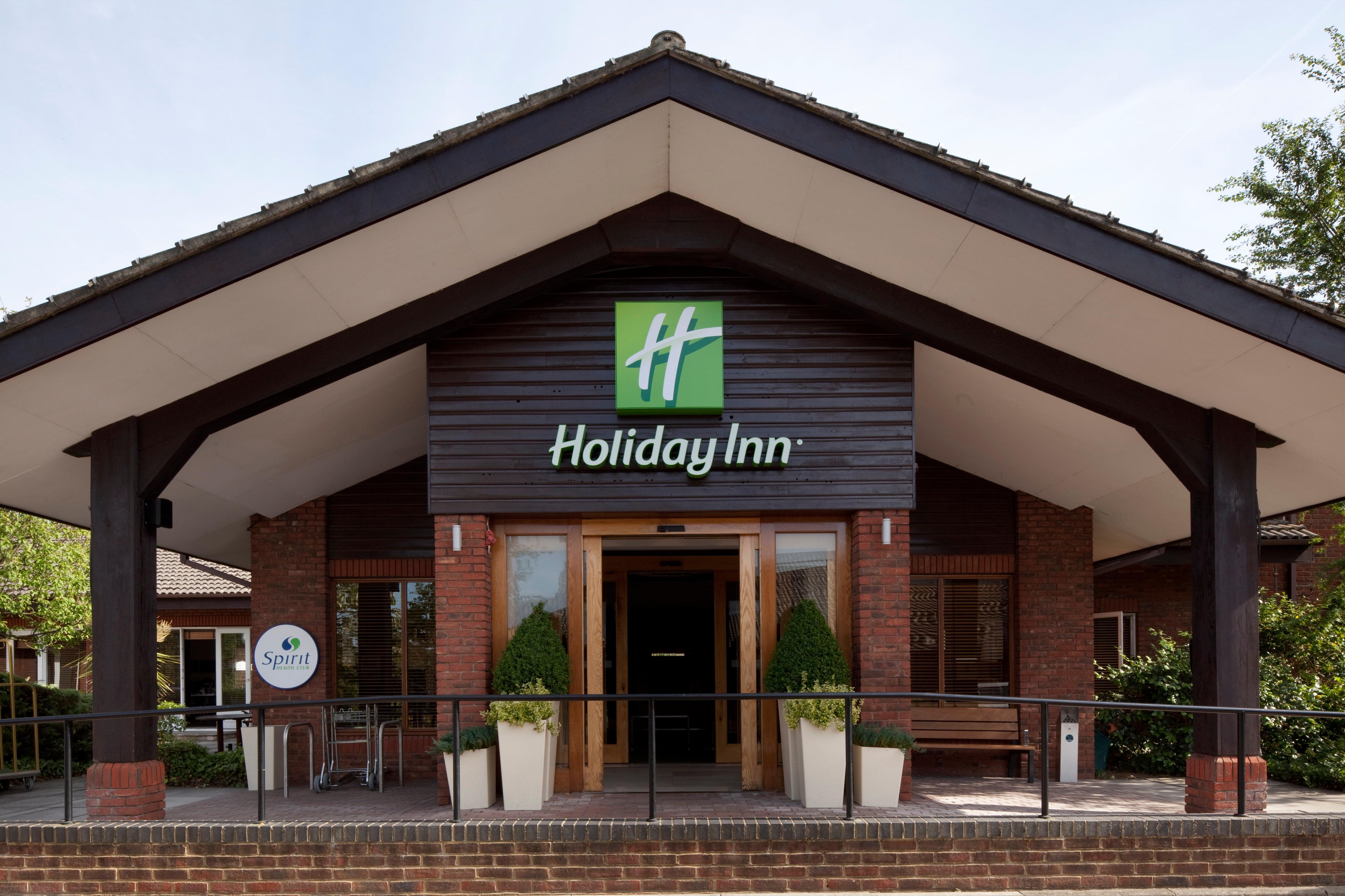 Holiday Inn Guildford By Ihg Екстериор снимка