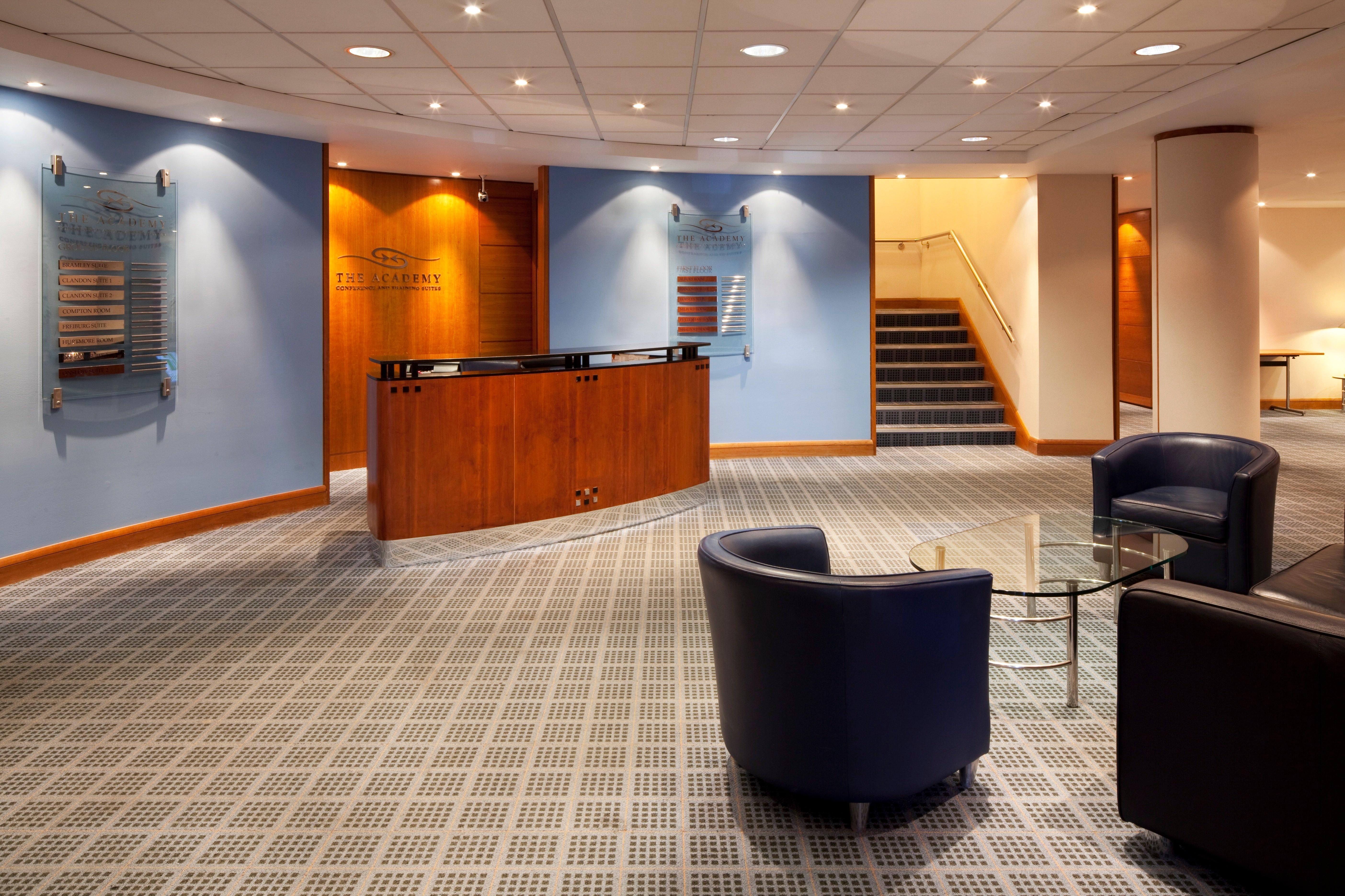 Holiday Inn Guildford By Ihg Екстериор снимка