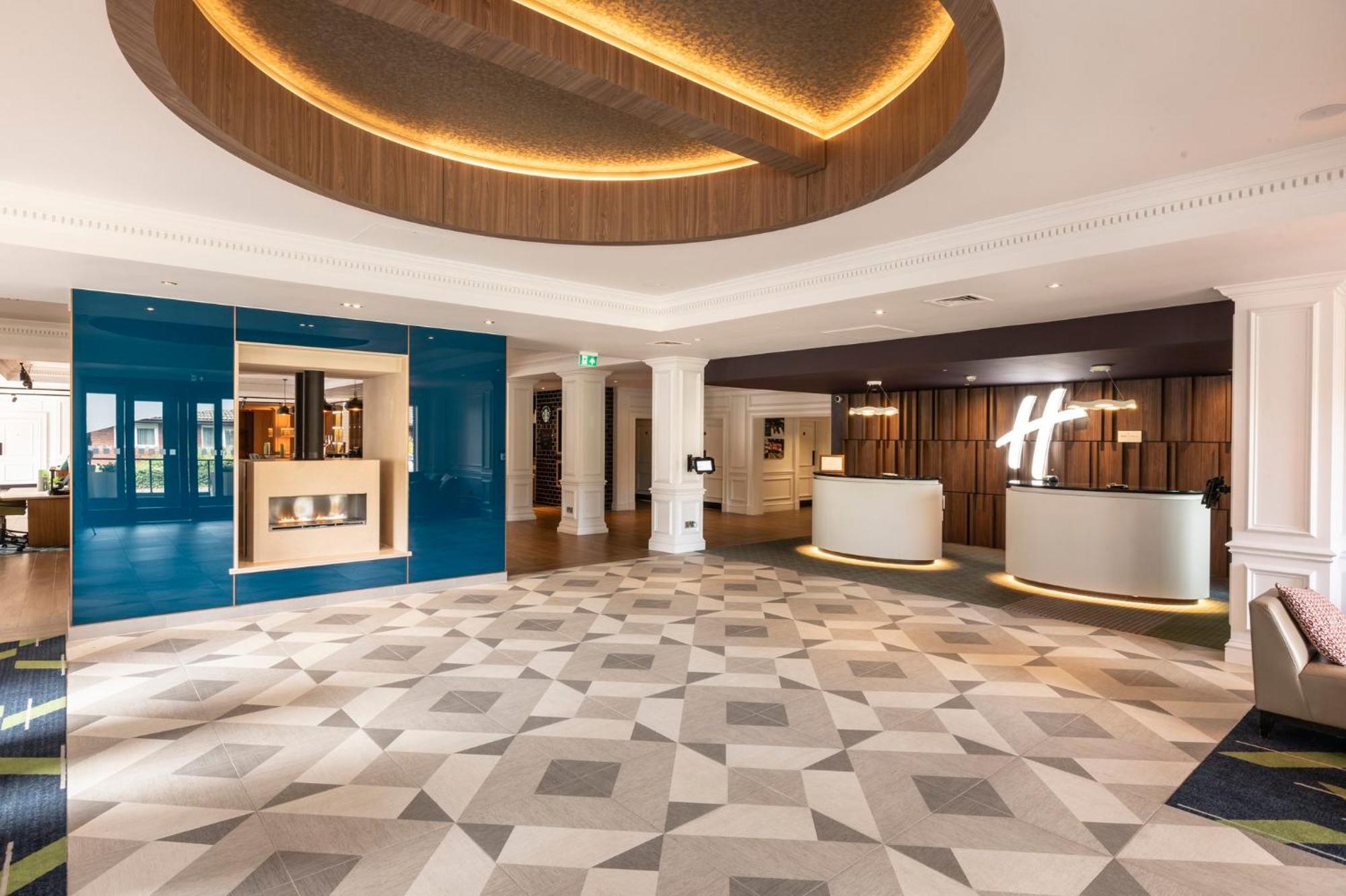 Holiday Inn Guildford By Ihg Екстериор снимка