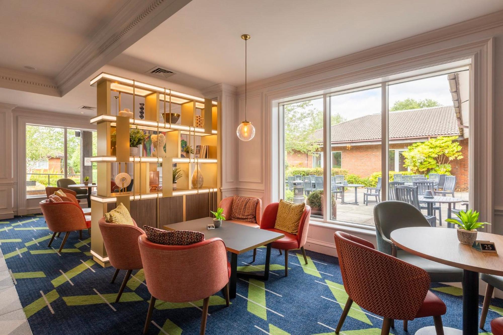 Holiday Inn Guildford By Ihg Екстериор снимка