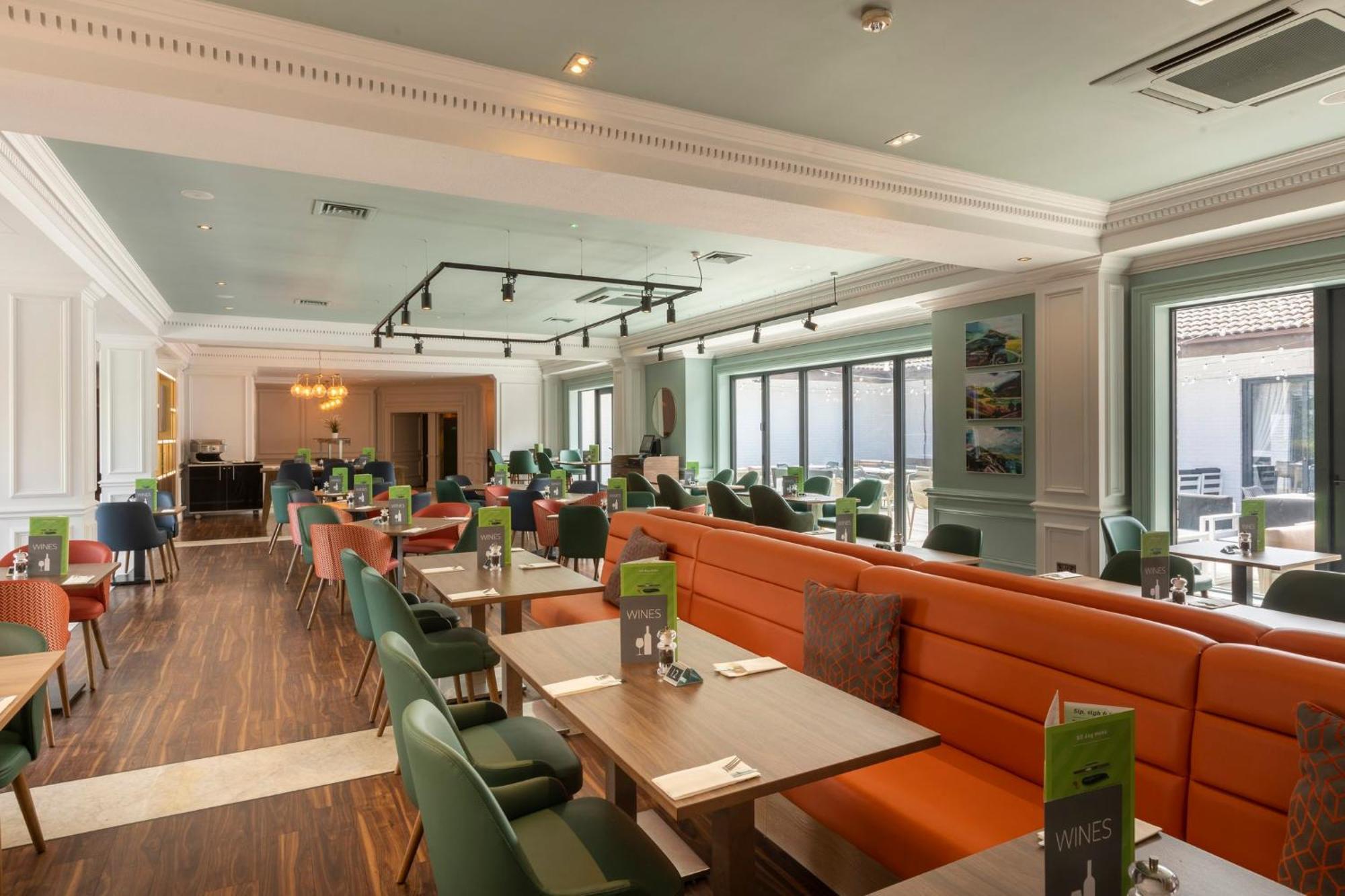 Holiday Inn Guildford By Ihg Екстериор снимка