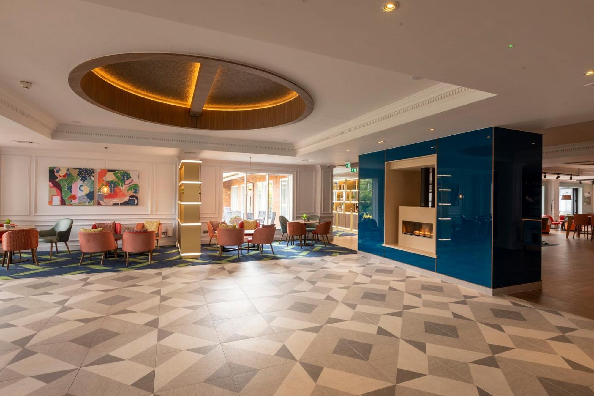 Holiday Inn Guildford By Ihg Екстериор снимка